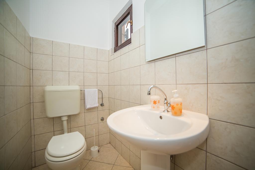 Apartments Maja Дуги Рат Екстериор снимка