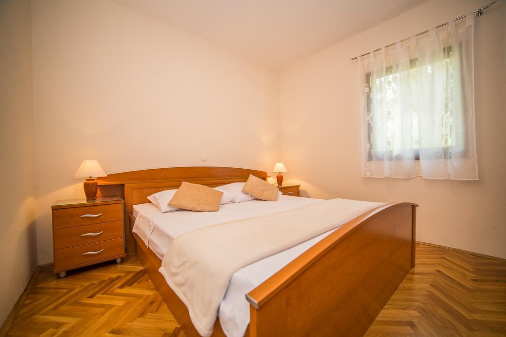 Apartments Maja Дуги Рат Екстериор снимка