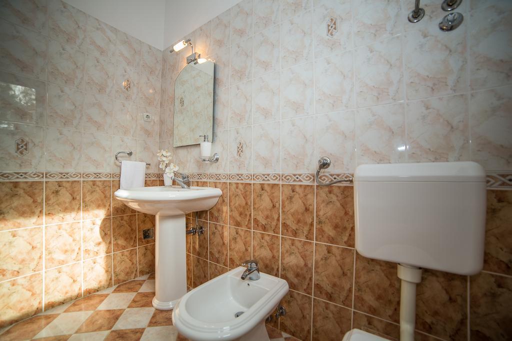 Apartments Maja Дуги Рат Екстериор снимка