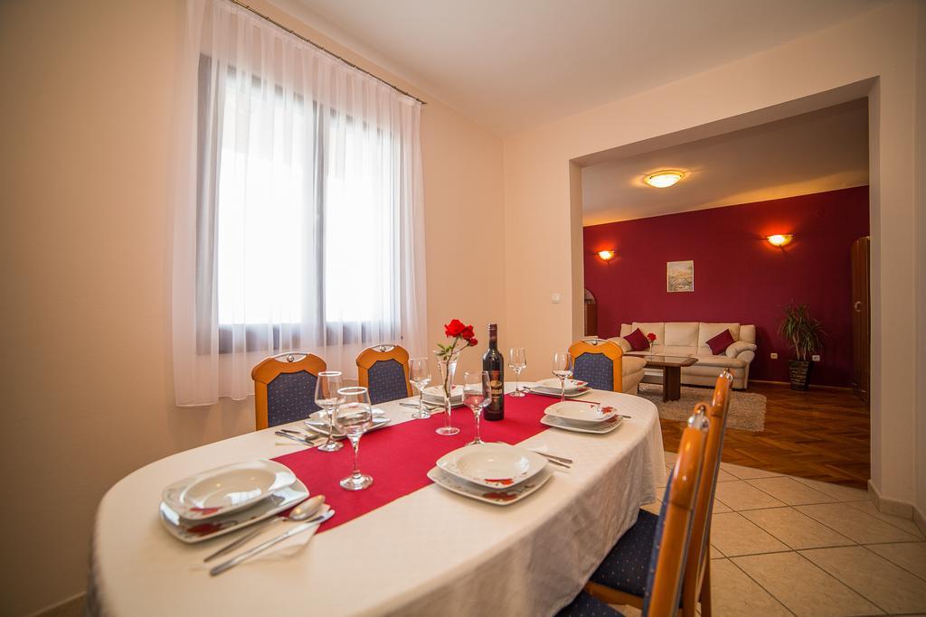 Apartments Maja Дуги Рат Екстериор снимка