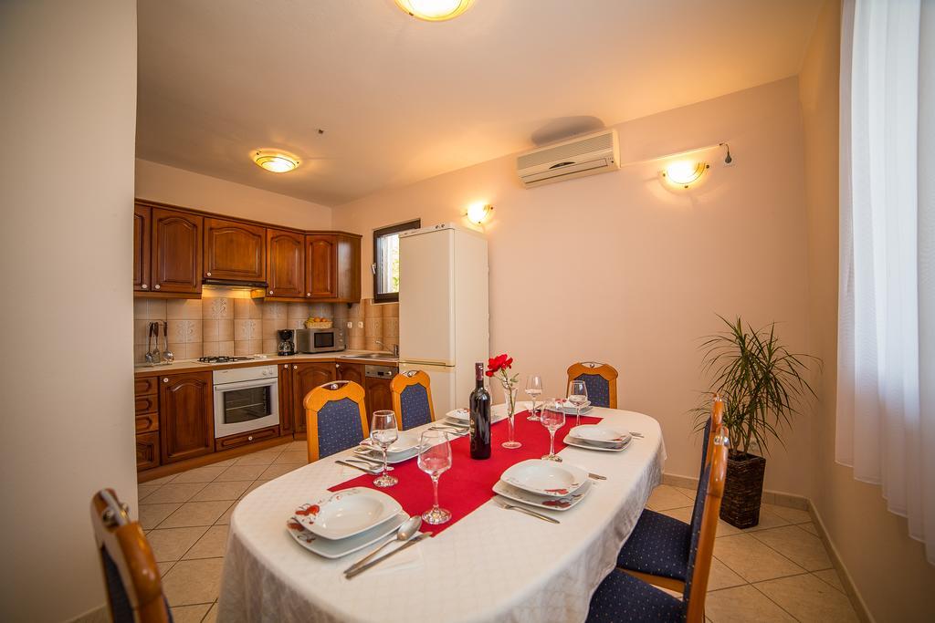 Apartments Maja Дуги Рат Екстериор снимка