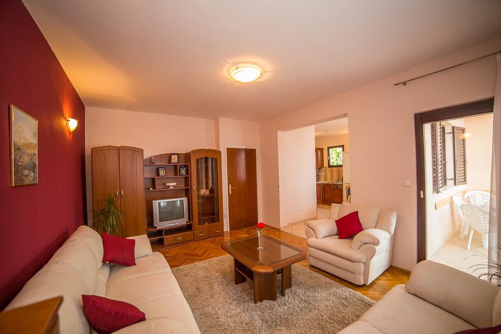 Apartments Maja Дуги Рат Екстериор снимка