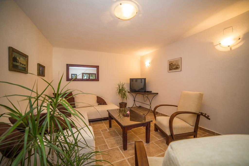 Apartments Maja Дуги Рат Екстериор снимка