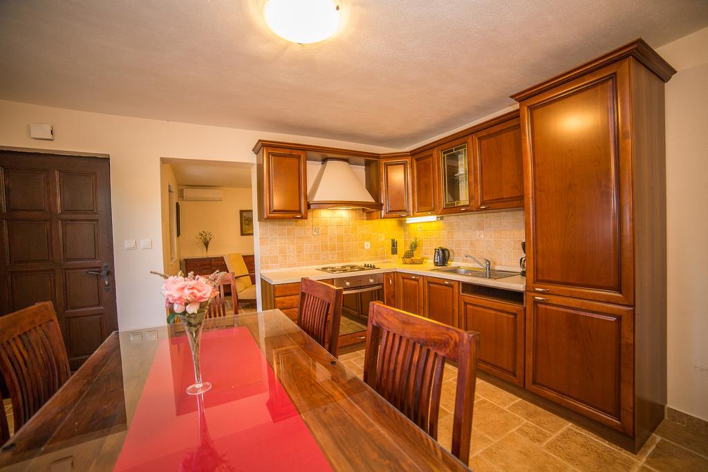 Apartments Maja Дуги Рат Екстериор снимка