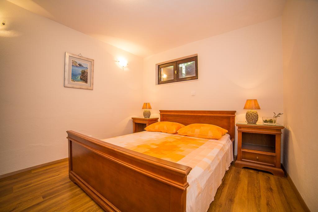 Apartments Maja Дуги Рат Екстериор снимка